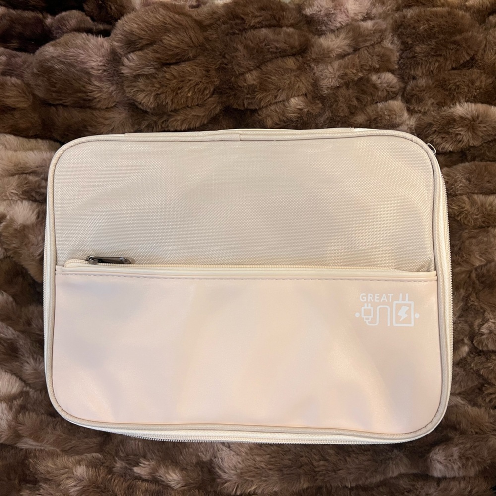 Cream Organized Electronic Carrier